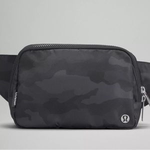 Brand new with tags Lululemon Heritage 365 Camo Deep Coal 2L Belt Bag